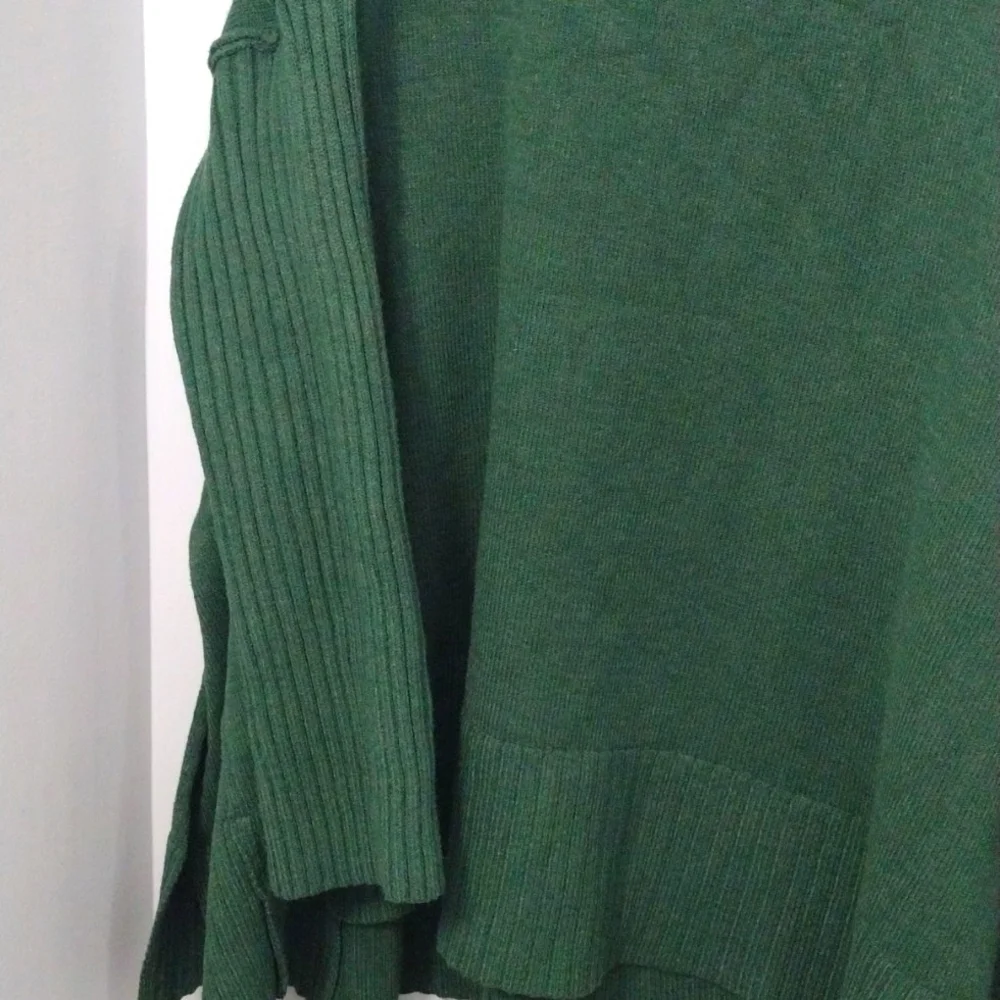 FREE PEOPLE V- Neck Sweater Green Size L NWT - Picture 12 of 13